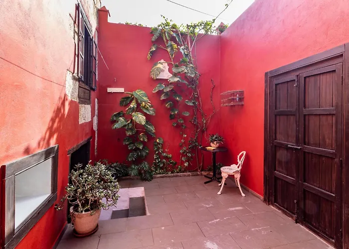 Flatguest Amiga Mia - Traditional House